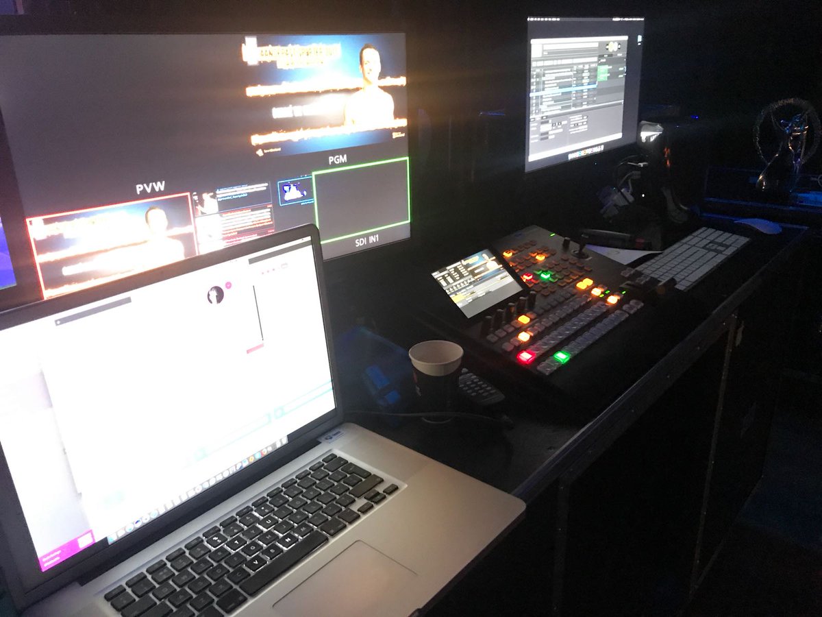 Uitreiking Zeeuws Topsportgala <a href="/SportZeeland/">SportZeeland</a> 
Tjoonk zorgt voor video incl. live telefoonverbinding! 
#topsportgalazld #topsportgalazeeland