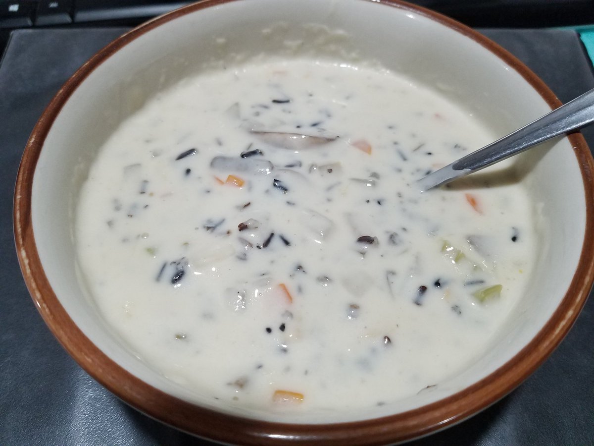 ThePhoenixQC's tweet photo. Chicken and wild rice soup. Bent river uncommon $3!   #soup #chicken #wildrice #bentriver #uncommon #3dollars https://t.co/2jh5LwZAIP