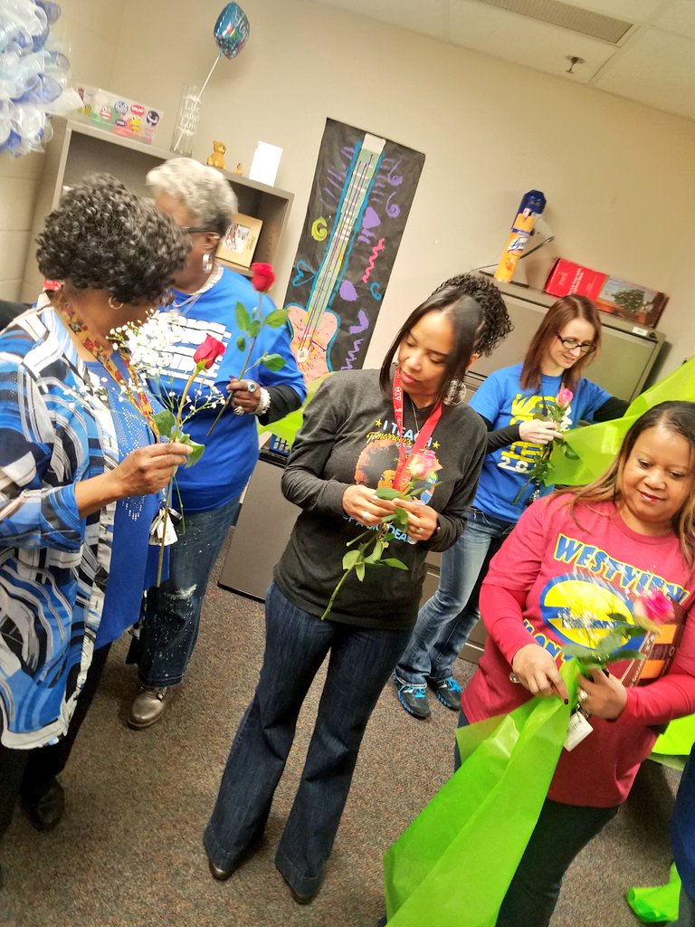 JaritaWill's tweet photo. It's Women's History Month and I celebrated all of the women I worked with today by making them smile.  #educatorflow https://t.co/wFVImDLMdl