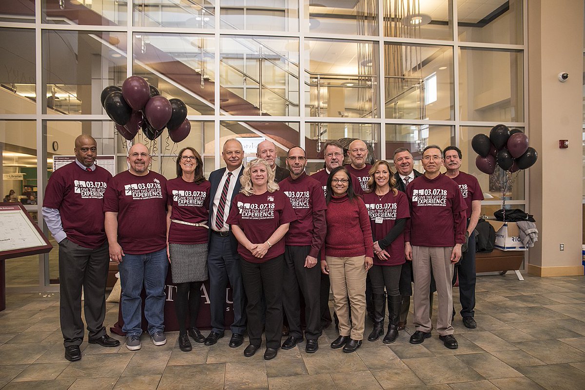 MontemagNANO's tweet photo. So far the Day of Giving has been a great success! There's still plenty of time to give the gift of experience, so head over to https://t.co/z6O8j3FYgp and make your gift.  #SIUDAY #ForeverSIU @SIUFoundation @SIUAlumni https://t.co/Um6d2ULLrh