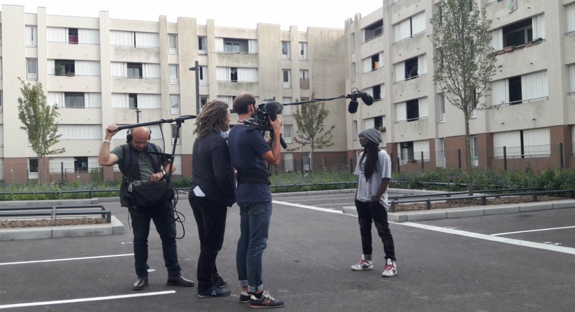 « Le parcours des combattantes » : En cette veille du 8 mars, @France5tv a eu la bonne idée de diffuser ce fantastique documentaire sur ces femmes de banlieue avec une incroyable rage de vivre libre... #LMEF