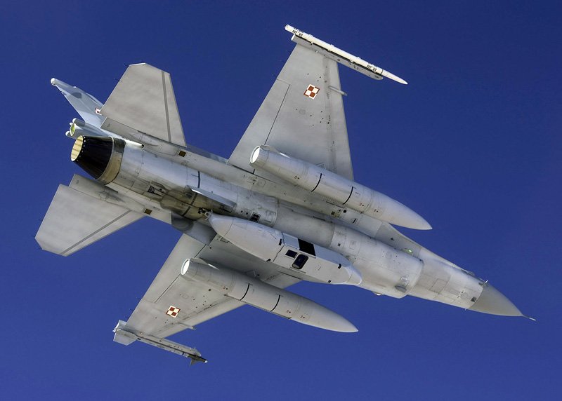 mrlynx_oficial's tweet photo. Se confirma la compra por parte de #Jordania y #Qatar del pod de reconocimiento táctico #UTAS #DB110. Se montará en los #F16 en el caso de Jordania y en los nuevos #F15 que se entregarán a #Qatar. Coste global de $51.2m. https://t.co/uuBMJyVCW9