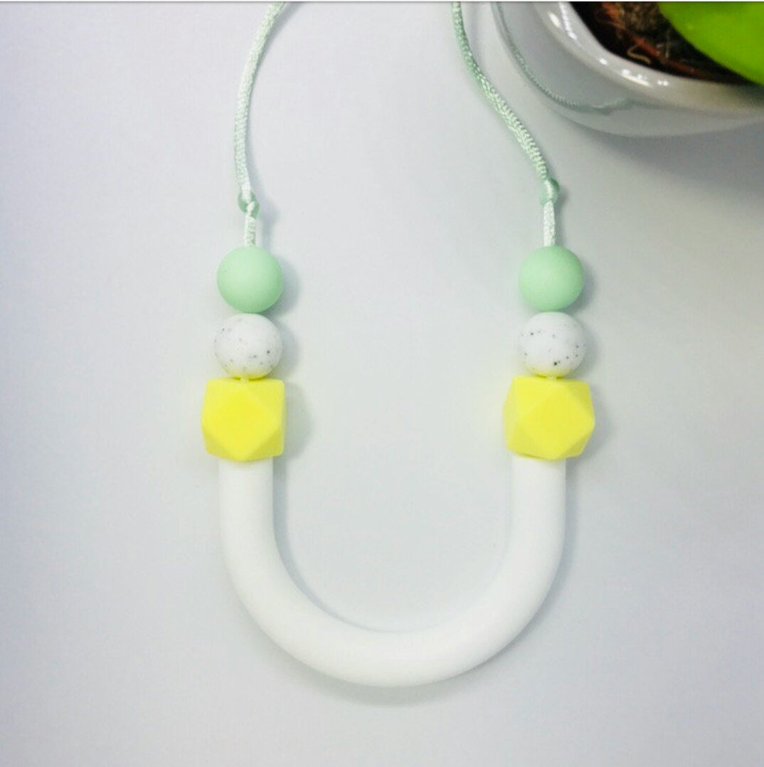 pinkmus's tweet image. It&apos;s not to late to order a new mum a #teethingnecklace &amp;amp; a little peace! 15% off when you spend £12 or more. Enter LUVMUM during checkout. etsy.me/2oQiia2

#teethingsolutions #nursingnecklace #sensory #necklace #teethingbaby #chewlry 
#handmadehour #workshops #geometric