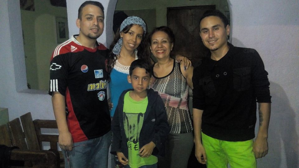 RaulRRGG's tweet photo. #7Mar #RecordandoAndo #2017 #Cumpleaños de Mi Mamá #Noviembre #gruop #Family #Familia #Caracas #Venezuela #Caraqueño #Venezolano #Drinks #Gay #Boy #GayCaracas #GayVenezuela #GayPanama #GayColombia #FelizMiércoles #ConVDeVenezuela #Boys #Party #gaymuscle https://t.co/RTsa1oXUyj