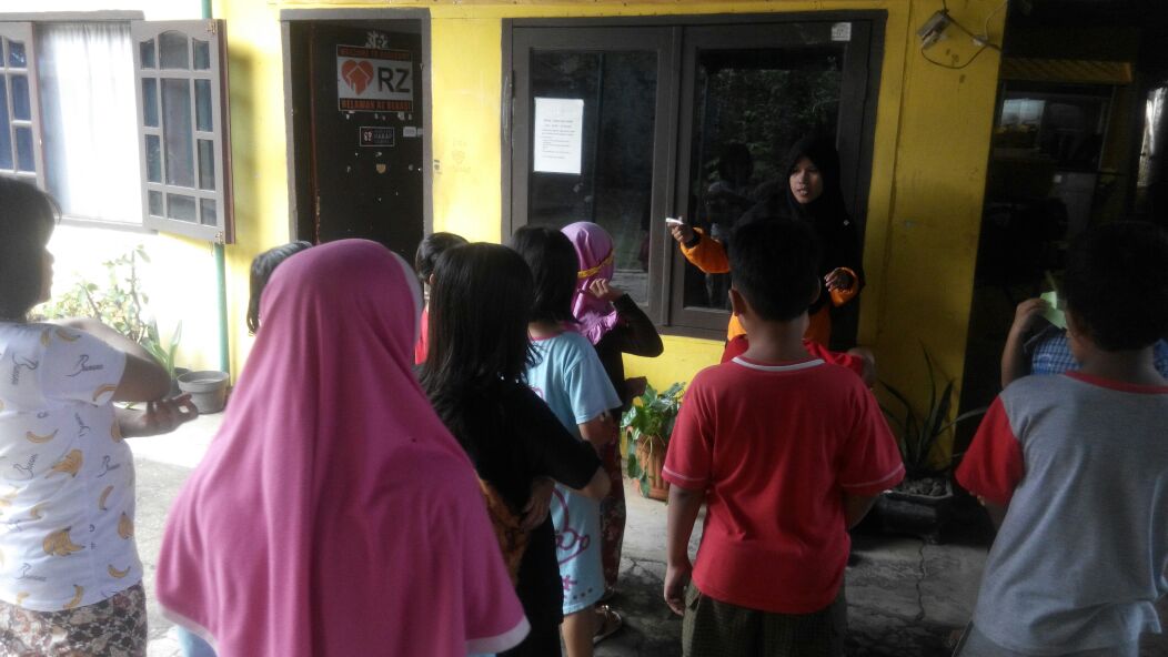 Relawan_Bekasi's tweet photo. Bekasi. Relawan Nusantara kembali mengadakan agenda pekanan yang selalu dinanti-nanti oleh anak-anak, yaitu english club junior. Diadakan pada hari sabtu (03/03) untuk batch 2, dengan jadwal seperti biasa pukul 10.00 - 12.00 wib. Tema belajar kali ini tentang"Days",nama-nama hari https://t.co/OTyqfhMrzJ