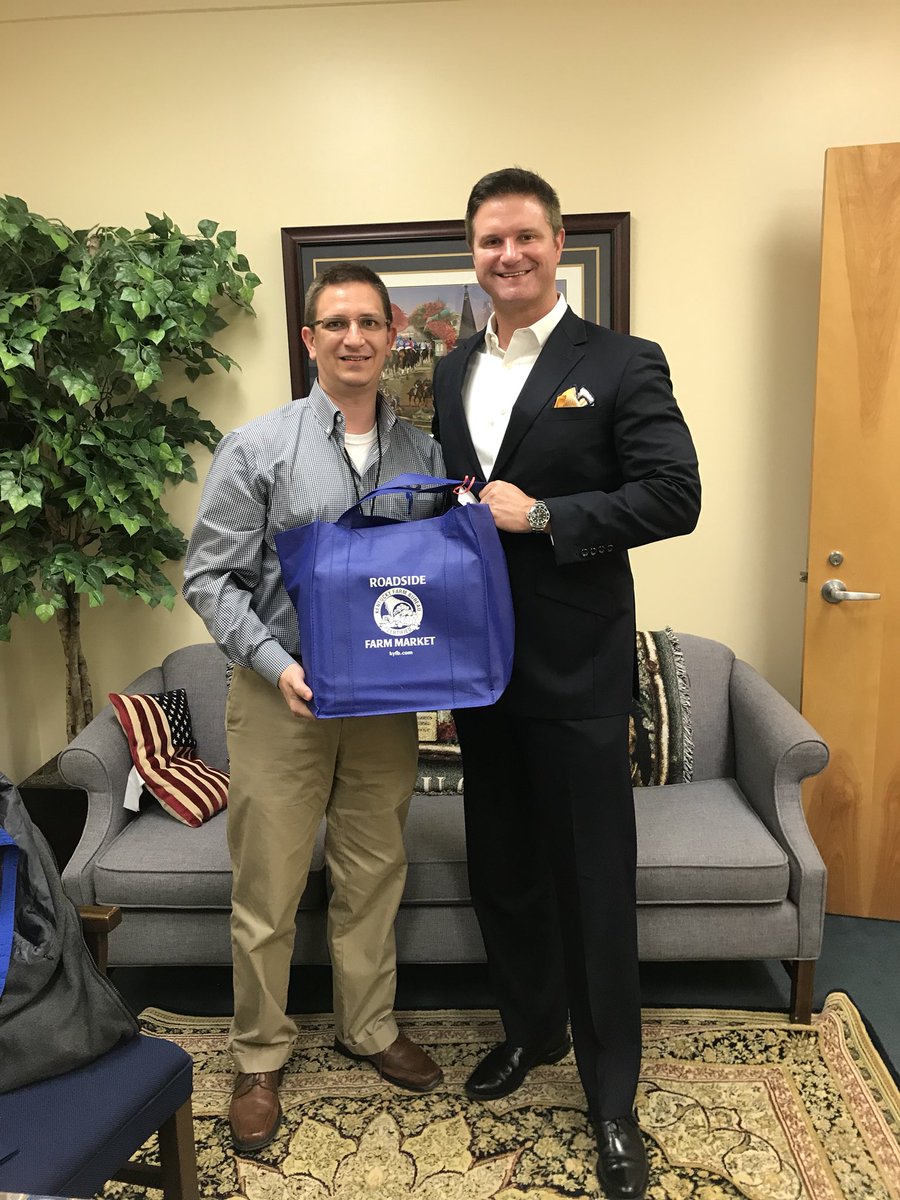Thank you @WillCoursey for accepting a food basket from Kentucky Farm Bureau @KYFB volunteer leaders and staff today during our 2018 Legislative Drive-In. We appreciate the work you do on behalf of hard-working Kentucky farm families. #LeadWhereYouStand