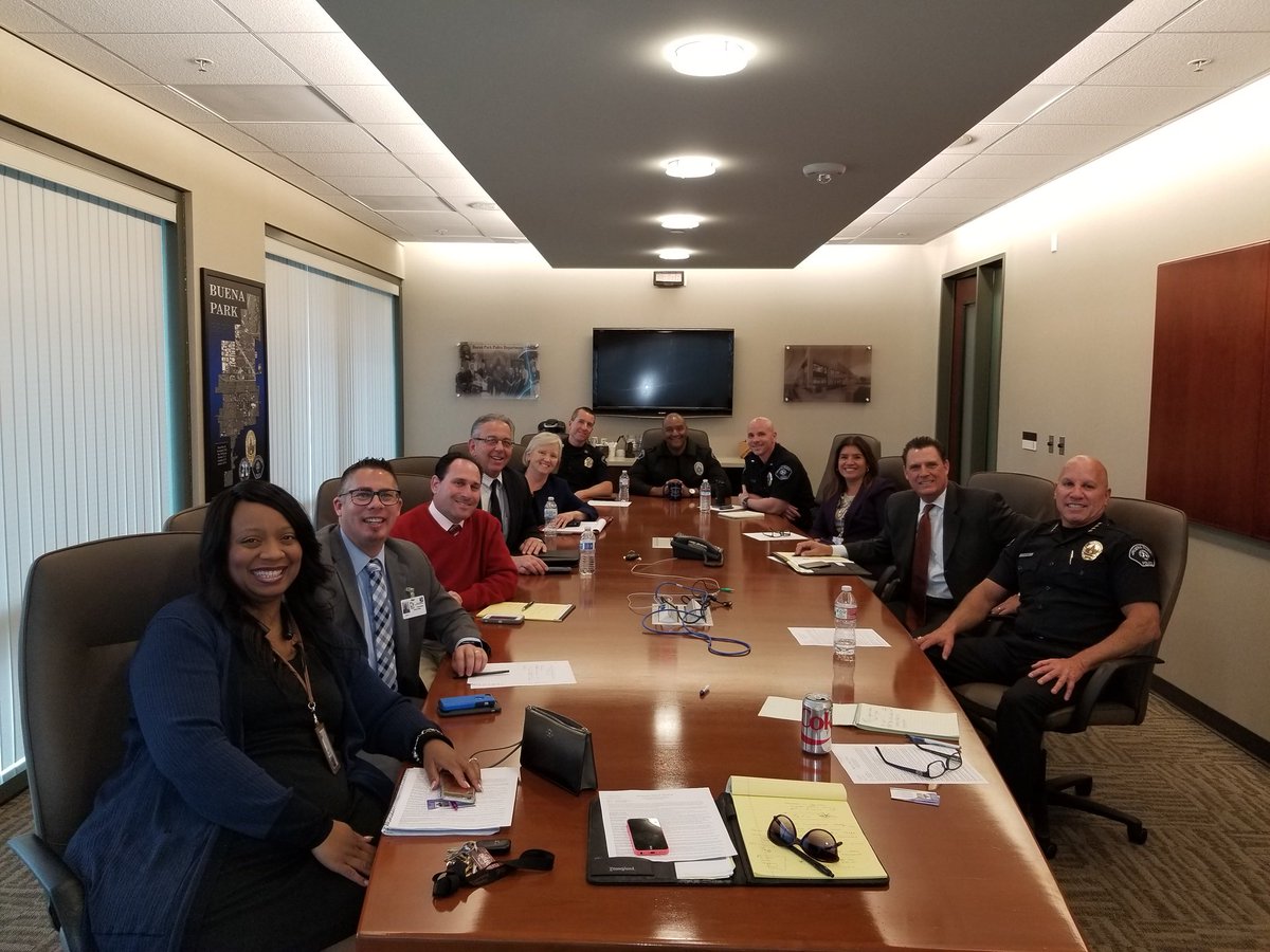 BPSD Superintendent Magnuson meets with @BuenaParkPD and colleagues @CentraliaSup @AUHSD, SavannaSD and FJUHSD to coordinate BP #schoolsafety. Thanks to @ChiefSianez for supporting BP schools!