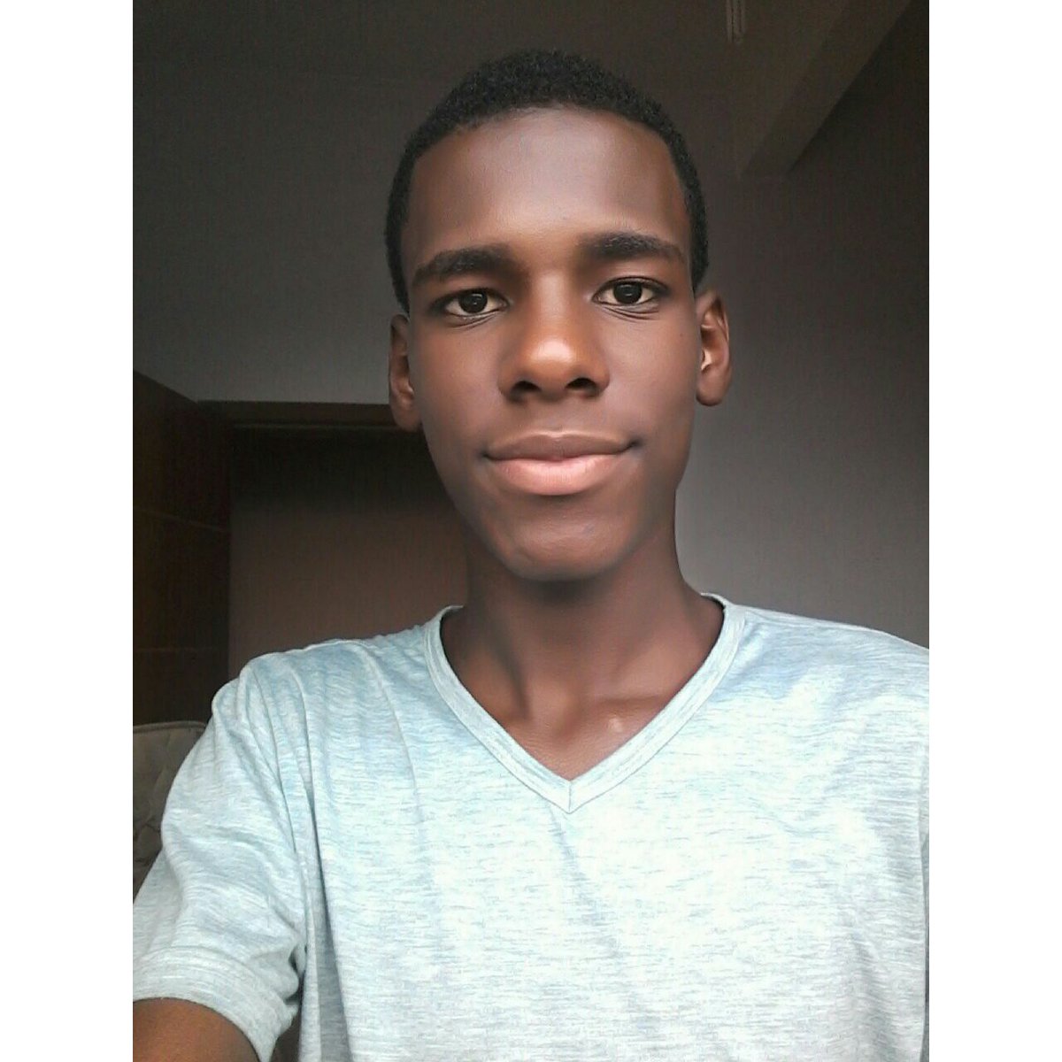 alehsoaresreal's tweet photo. Nossa pretensão é de uma sociedade não racial... Estamos lutando por uma sociedade em que o povo deixará de pensar em termos de cor... Não é uma questão de raça; é uma questão de ideias.
Nelson Mandela 
#OrgulhoDeSerNegro https://t.co/HrfHX19ook