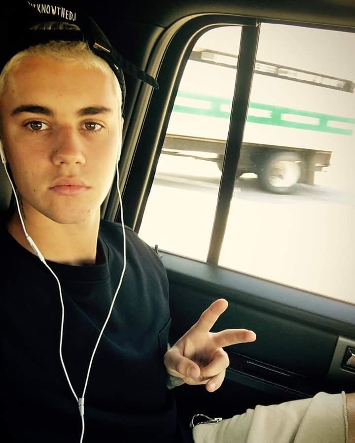 SweetGirl_165's tweet photo. @justinbieber #JFCJustinBieber https://t.co/hsyk6PwrAn