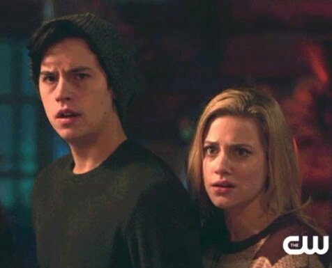Paty_Mockingjay's tweet photo. Parece que o jogo virou ne mesmo?
#Bughead
S1 vs S2 #Riverde
@lilireinhart and @colesprouse https://t.co/8KgqJ6Kn8v