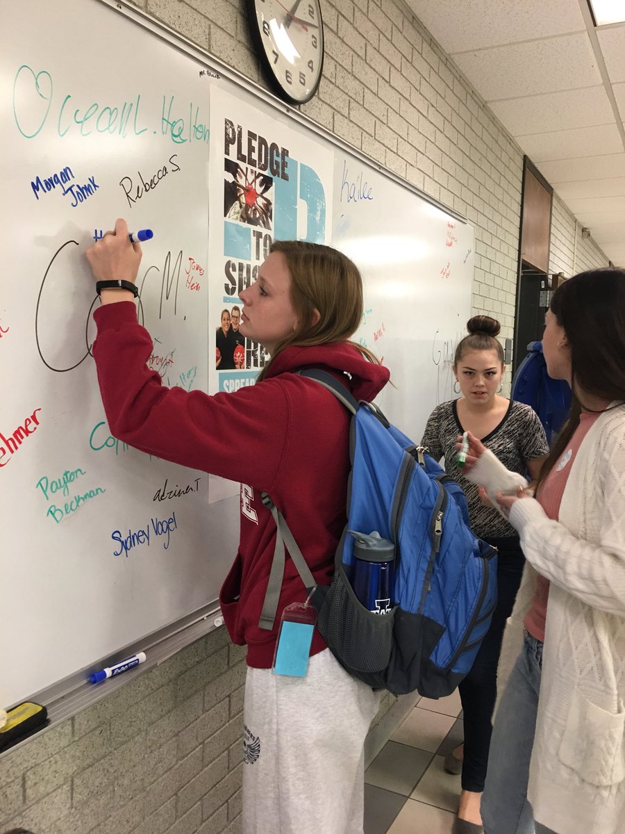 phshomecoming's tweet photo. Share your pledge on the marker board in the commons... let’s fill it!#Respect #EndTheWord #PantherReady https://t.co/yFnUpyJfTo