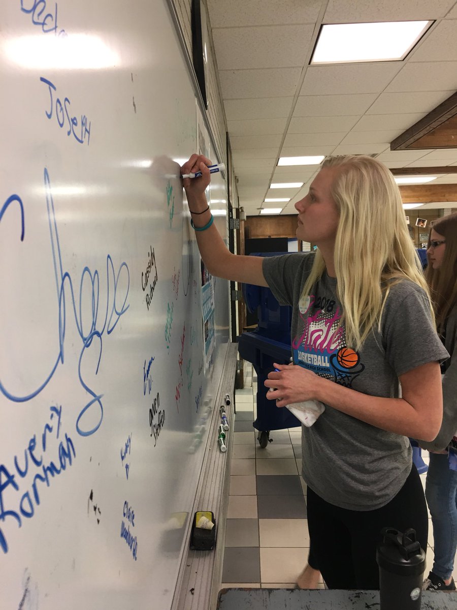 phshomecoming's tweet photo. Share your pledge on the marker board in the commons... let’s fill it!#Respect #EndTheWord #PantherReady https://t.co/yFnUpyJfTo