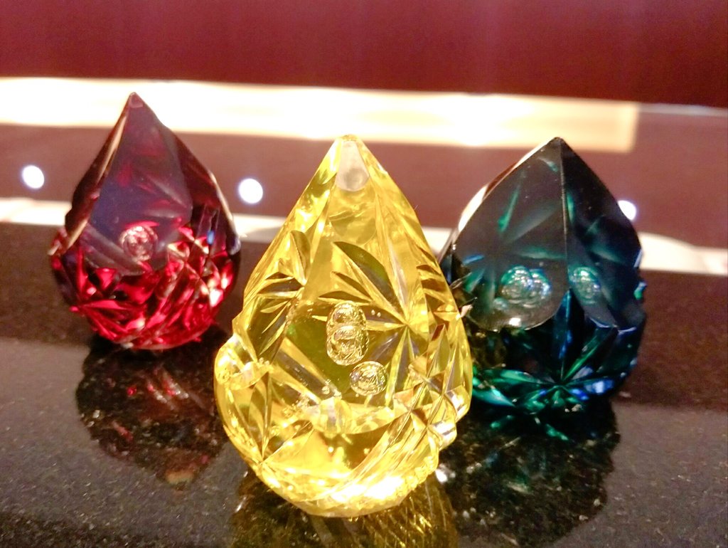 本日は雨模様の鹿児島☔ 本日ご紹介するのは、薩摩切子のペーパー