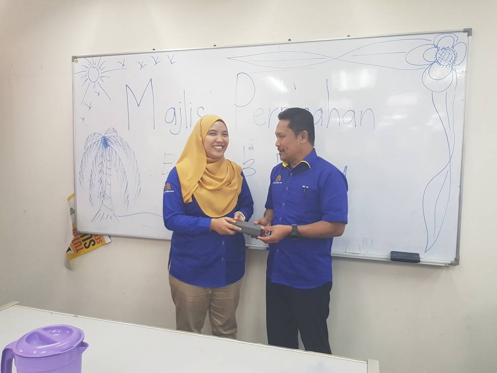 Meraikan perpindahan kakitangan En.Abu Hanifah dan Pn Hidayu. Terimakasih atas sumbangan kpd BPP Tengah.Selamat Maju Jaya.<a href="/CawJalanJKR/">Cawangan Jalan JKR Malaysia</a>