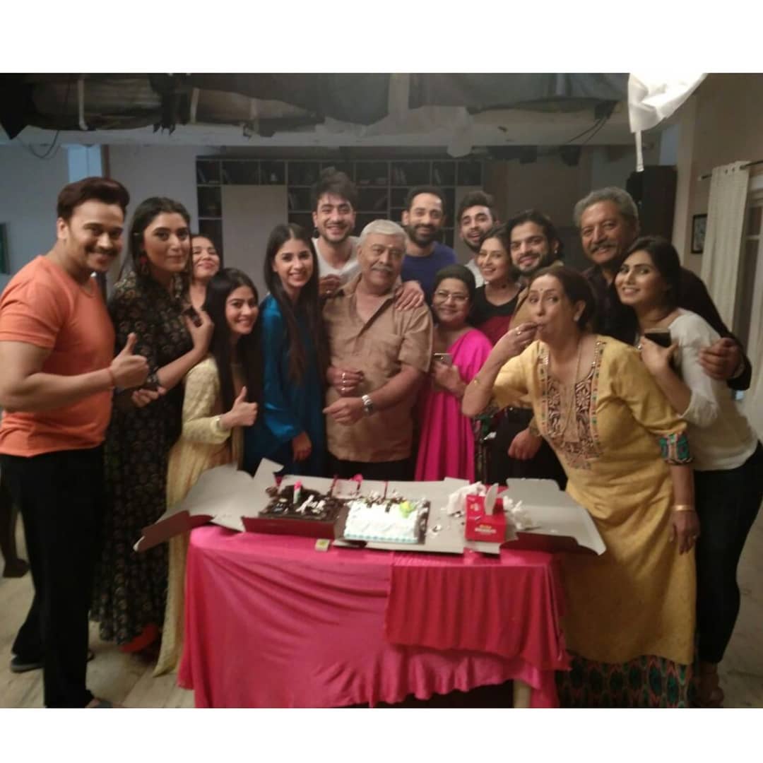 tejaswiswathi's tweet photo. From the Set #Celebrations
#YHM team
@mounikachukka @Khushi_Creation https://t.co/hzICxnNkaz