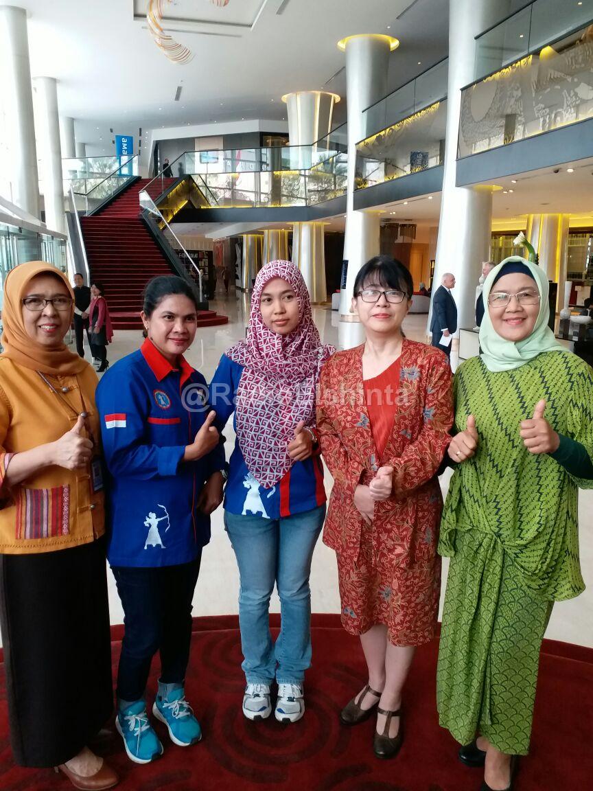 RadioElshinta's tweet photo. Foto bersama dengan @ilo dan @betterwork memperingati Hari Perempuan Internasional 2018 di Hotel Pullman Jakarta. (Ale) @Better_Work dan @ilo #TakeActionForEquality  #WomensDay https://t.co/y49JHInNRJ