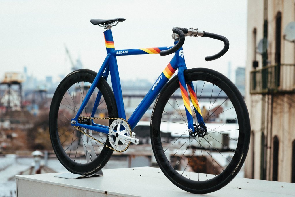 fixedchicago's tweet photo. Deluxe Cycles “HEAT” https://t.co/Ile7Myc1sv https://t.co/m0AVeiJqJF