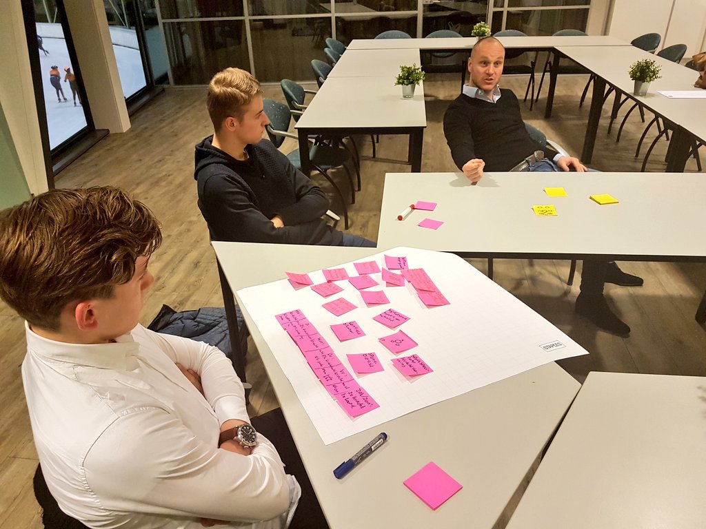͚Mooie avond <a href="/IJsbaanTwente/">IJsbaan Twente</a> met het 'sportveld', onderwijs, politiek, zorg, sportpartners, ouders en talenten. Sociaal verbinden, kennis delen en bouwen aan een community, talent ontwikkelen #haalhetbesteuitjezelf