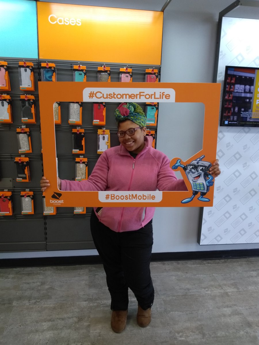 BoostMobileSS's tweet image. Customers Service becomes easy when your customers becomes your friends 😀😀Happy Customers #customersforlife #peteuzups #chrisdinapoli #boostmobile #hyperlink #hyperready
