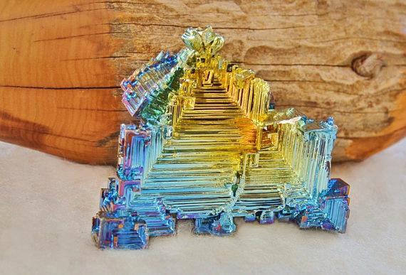 ZenCatPottery's tweet photo. Gorgeous Bismuth Crystals!  https://t.co/DkXGdBmbMS #integritytt @Jewelrymaker12 #bismuth #bismuthcrystal #healingcrystal #meditation #meditationcrystal #rainbowlover #rainbowstone #rainbowcrystal https://t.co/jcJqaRmGbx