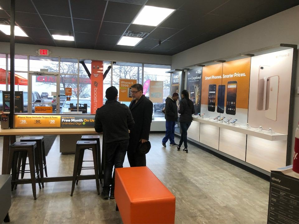 BoostMobileSS's tweet image. We are ready with our best deals. Come down to South side Wireless for the best deals and an amazing customer service experience #hyperlink #hyperready #peteuzups