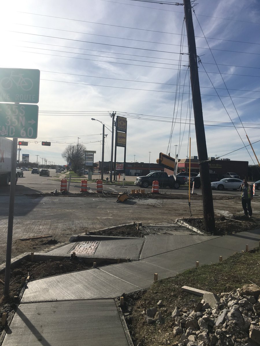 NRHPD's tweet photo. #LinesDown #TrafficAlert - Rufe Snow/Mid Cities is open with 4 way stop signs - however NRHPD will be on scene directing traffic through rush hour to help congestion https://t.co/QeREre5F4q