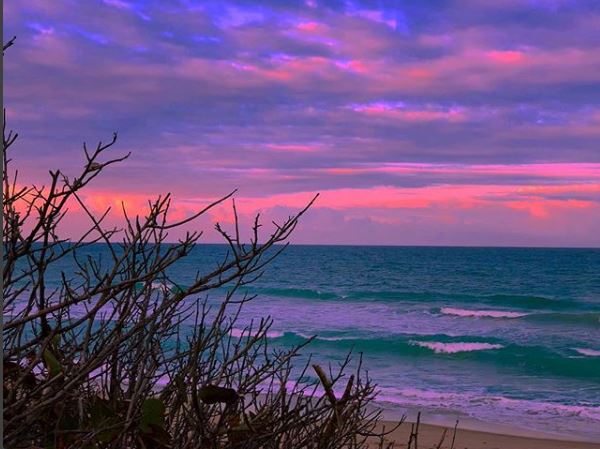 The last moments of twilight fade to night over the beach in Jupiter, in #ThePalmBeaches. Jupiter is perfect for having fun: bit.ly/2yPgwvA  Photo: @JupiterPhotoGirl on IG