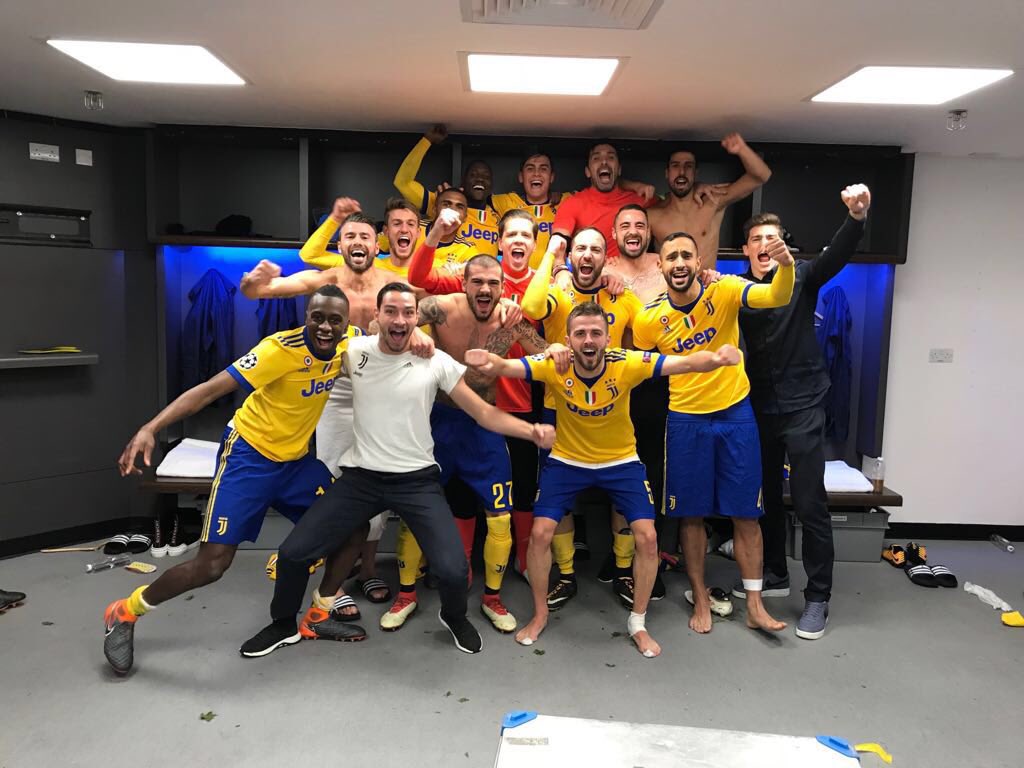 mattia_desci's tweet photo. Ci abbiamo creduto fino in fondo e abbiamo vinto con la testa e con il cuore. Grandissimi 💪💪💪 #TottenhamJuventus #finoallafine @juventusfc #ucl 🏳️🏴 https://t.co/5p0R22rwui