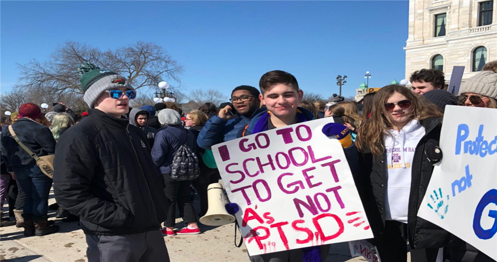 SPPS_News's tweet photo. Thousands of students walked out of school today in solidarity against gun violence. The MN High School Walkout, a student-driven and student-organized march, ended at the Minnesota Capitol building, where police say more than 5,000 students gathered. https://t.co/LNQNNk1Vt6 https://t.co/zl997qXfVH