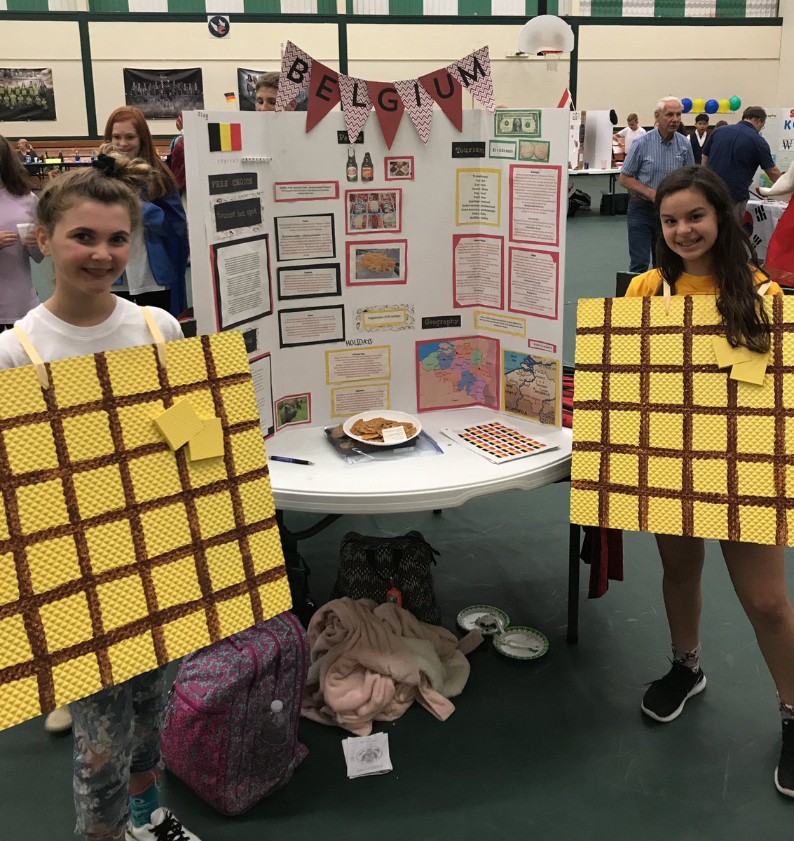 Young_sml's tweet photo. Some of the many incredible projects at tonight’s SML World’s Fair Social Studies Expo. 👍👏 Well done, MidSchool! And great job leading, @SchultzRyan!! #besml #sml1718 https://t.co/uUiG6kiwGz