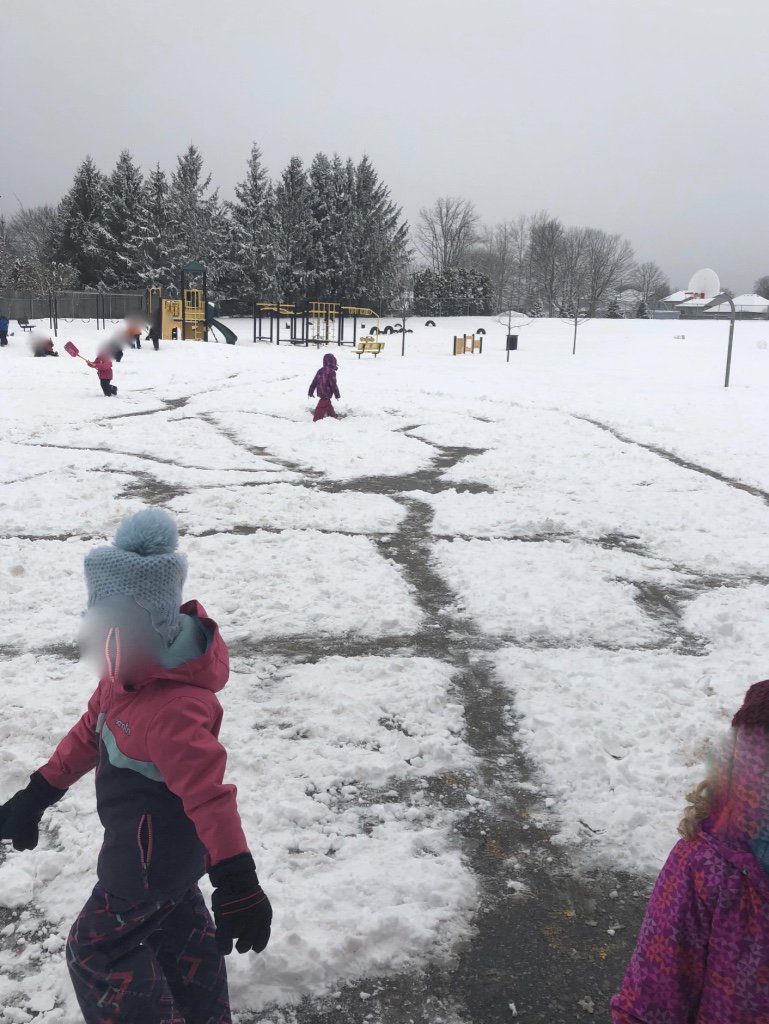 MrsEinwechter's tweet photo. Thank you @CobblestoneES Home and School for helping making the extended winter to so much fun with our shovels and buckets! It was a blast, and a giant maze/road was created! @GEDSB @CobbleKindies @LoesCofell https://t.co/VlFIJUmgwx