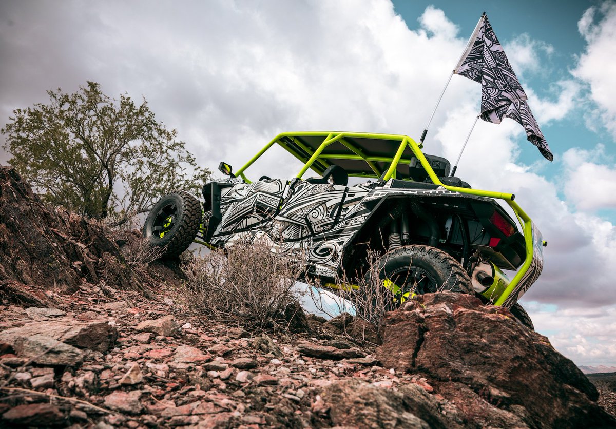 mbquart's tweet photo. Stretching our legs in Arizona getting ready for #MudNats in Texas with @HighLifter!
#OFFROADGRADEAUDIO #MBQUART #SHARPIE https://t.co/JBOMhQlK3v