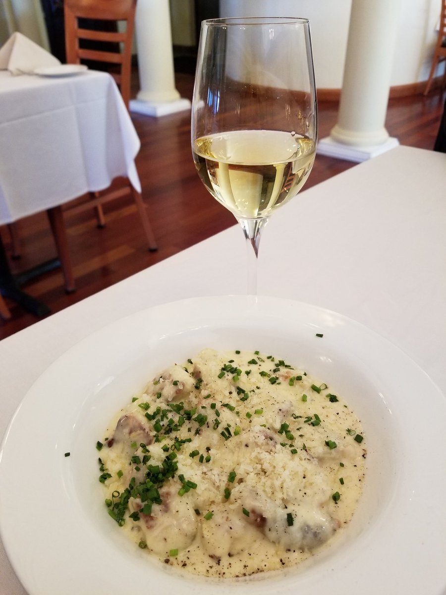 i_stephie's tweet photo. #SCRW - Baby Lettuces, Lemon Vinaigrette, Sonoma Goat Cheese, Hazelnuts w/ @PrestonFarmery 2016 “Madam Preston" - Potato Gnocchi, Alfredo Sauce, Chives, Parm w/ Raeburn Chardonnay, Russian River Valley - Blood Orange Creme Brulee, Almond Cookie w/@grahams_port 10 Year Port !! https://t.co/IynZHvxzjn