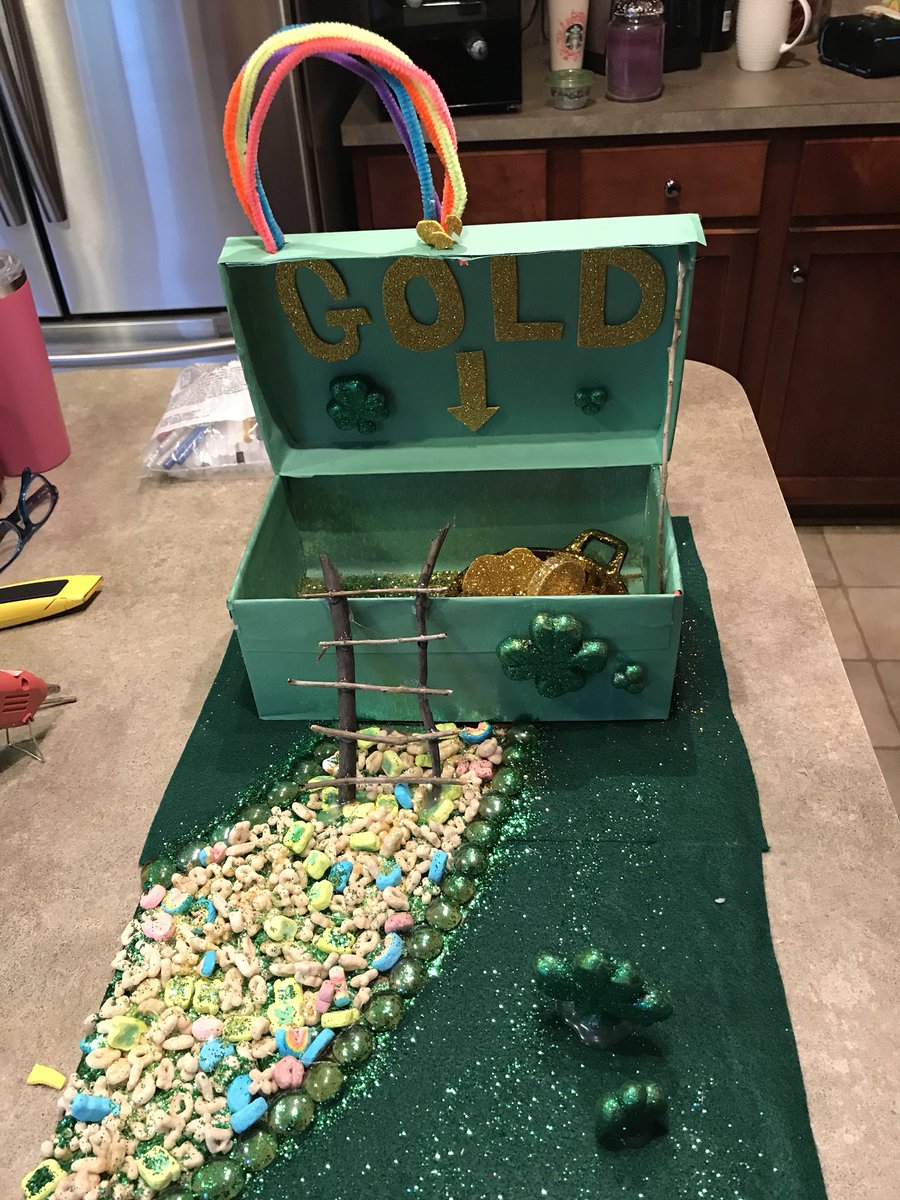 Corbynsmom7's tweet photo. @travalex01 is one heck of a crafter #leprechauntrap #kinderproject https://t.co/cmZ9Os3Z9z