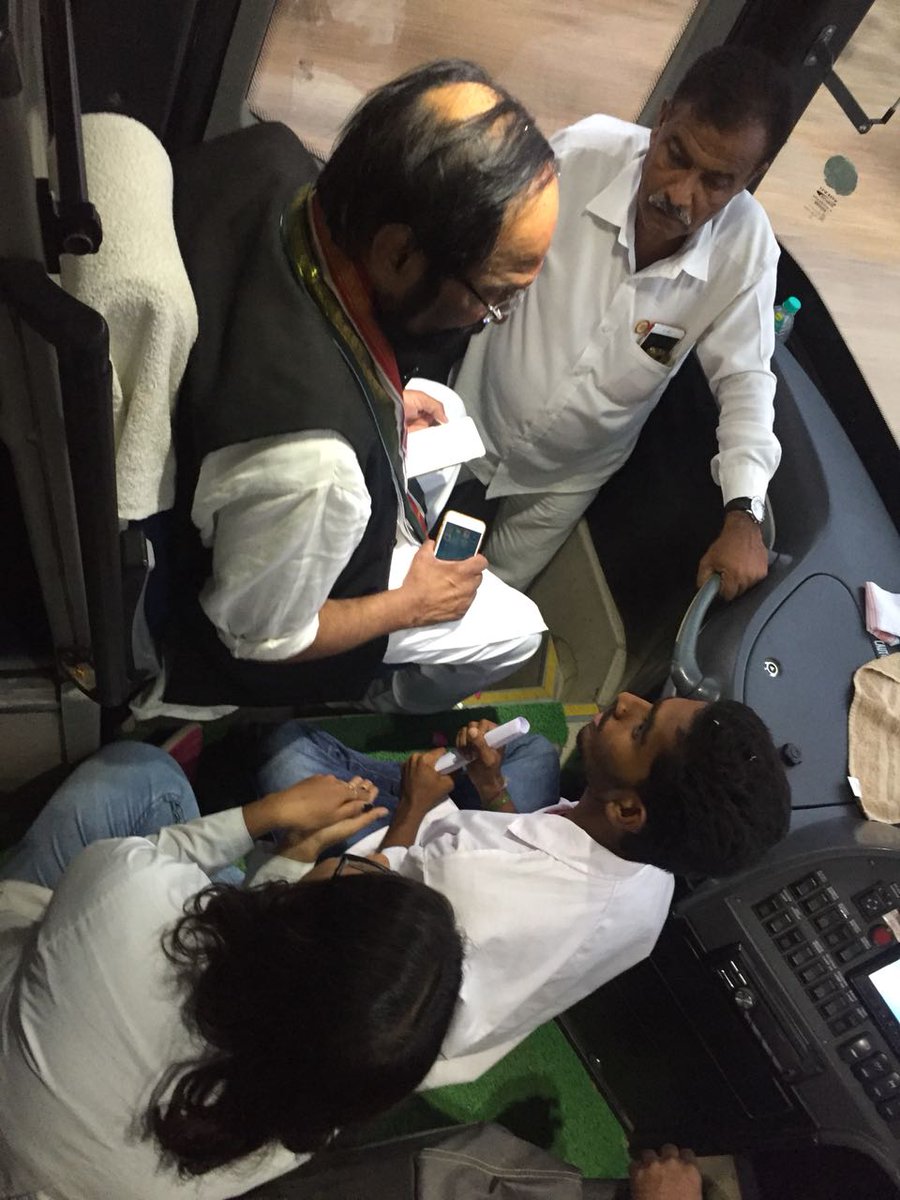 Rajende47749264's tweet photo. @OfficeOfKVR 
Sir we are pharmd students we are doing agitation since 40 dys &amp; forcing the govt to create Clinical pharmacist cadre
But there is no proper response from govt 
Plz raise our issue in assembly sir https://t.co/h6L7uurXcH