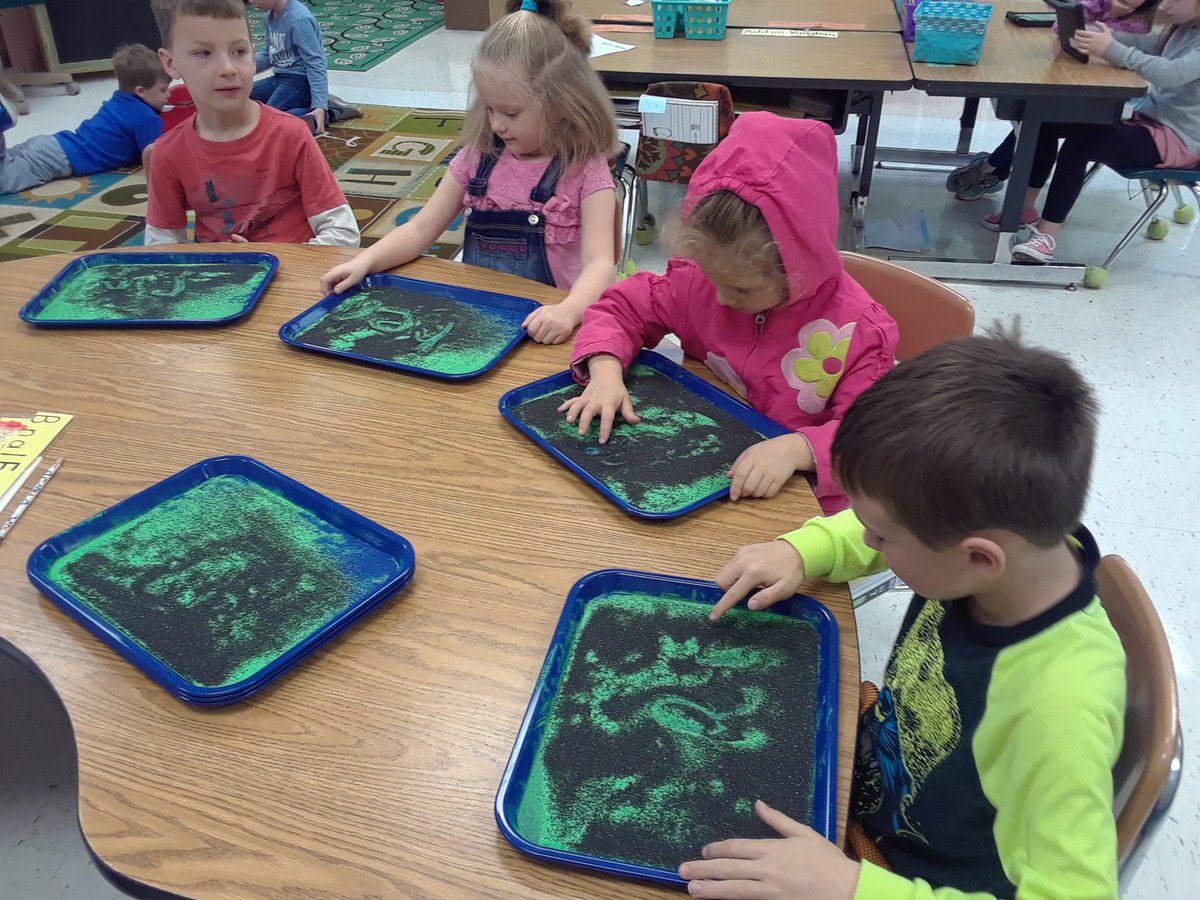 k9turtles's tweet image. Multisensory learning is the best! Segmenting &amp;amp; writing words using our magic sand trays! #smallgroupteaching #multisensory