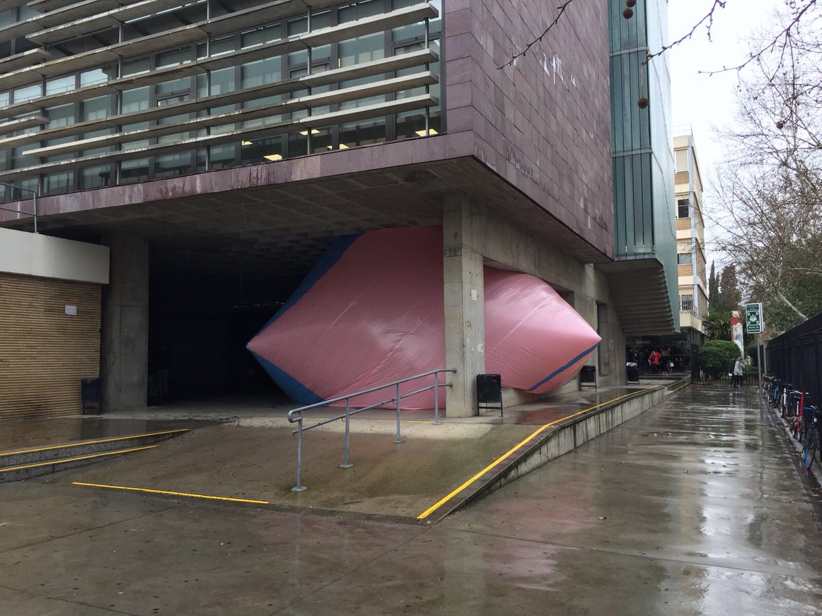 augustumer's tweet image. Algo raro pasó en la ETSAS algo incomprensible,