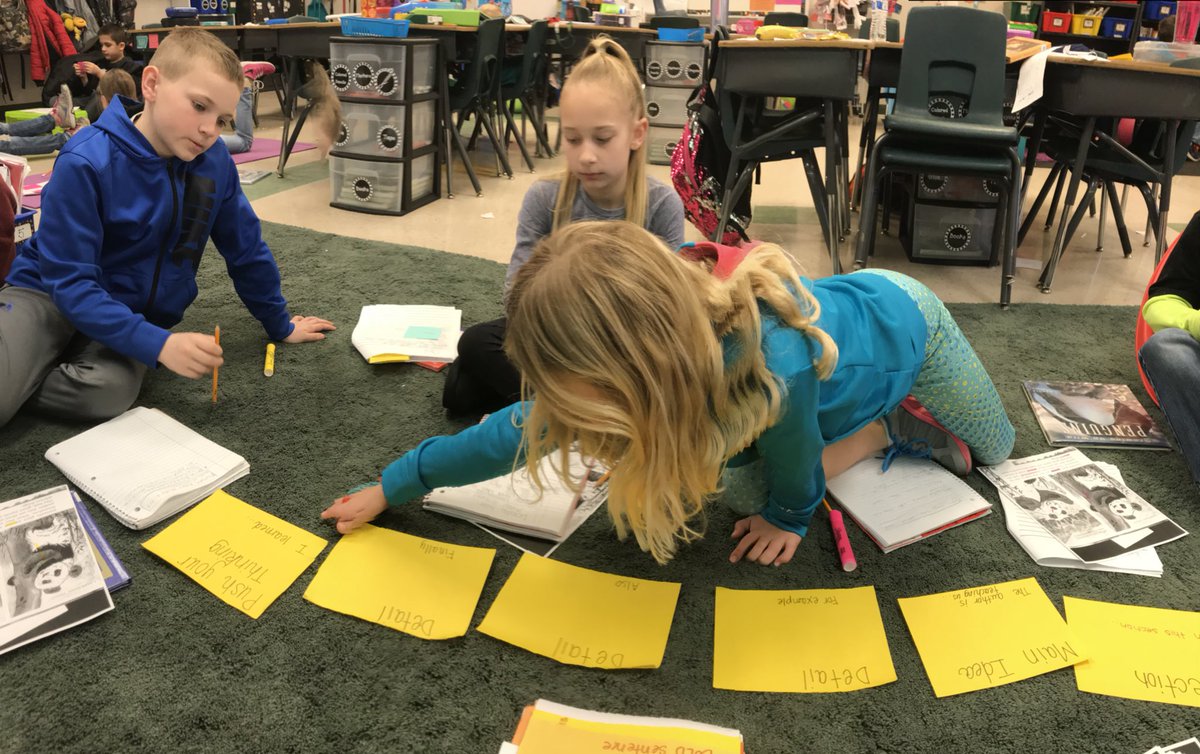 MissR_Duello's tweet image. Love the time spent in small groups! #hardworkers #DuelloLearns