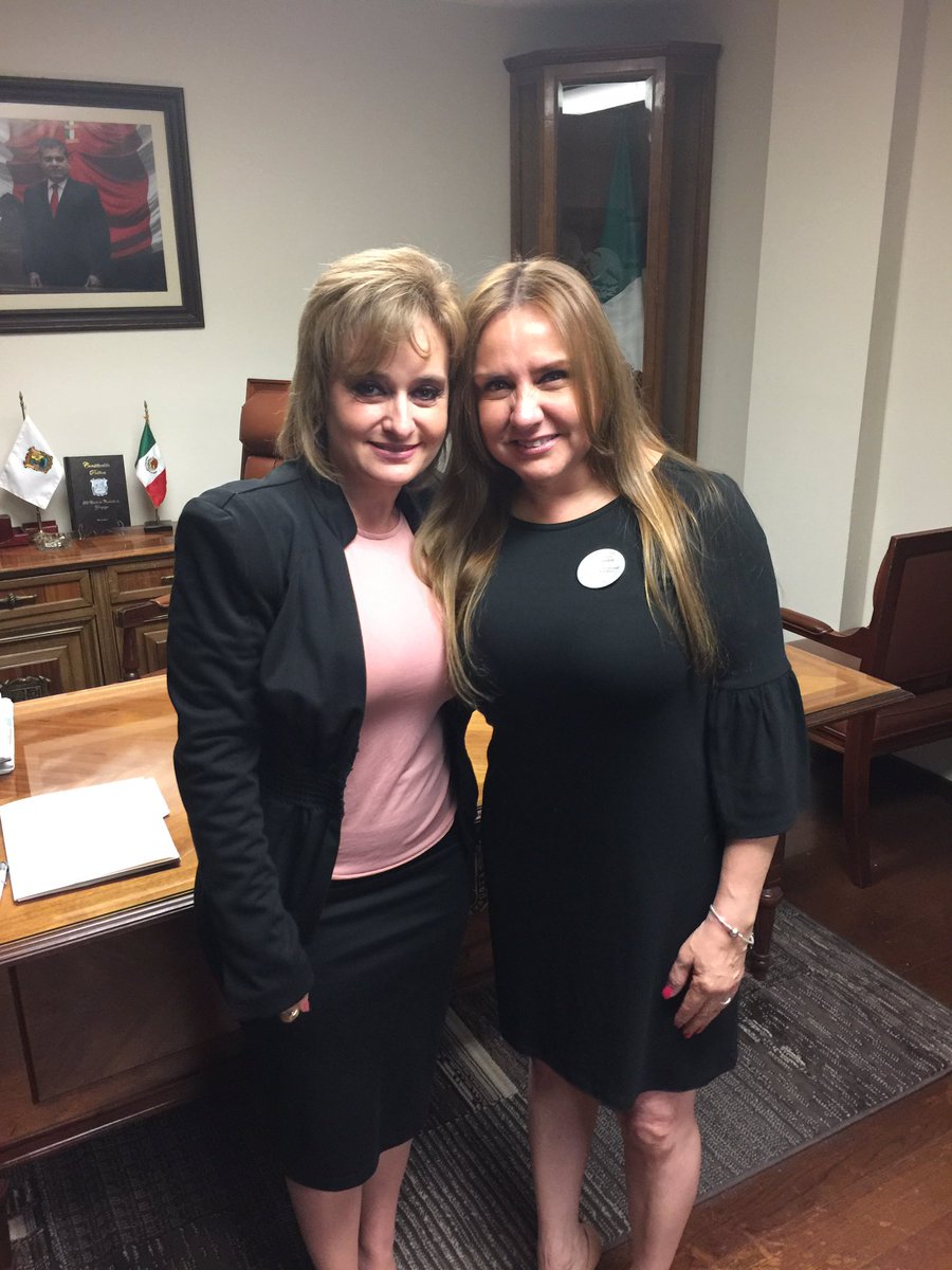 luciaazucena's tweet photo. Tuve el honor de presidir la sesión solemne del Congreso en la que honramos a las mujeres de Coahuila que construyen la grandeza del Edo. Nos pronunciamos por continuar impulsando el respeto a los derechos humanos,civiles, políticos, laborales legislando con perspectiva de género https://t.co/eQeyUjDl3m
