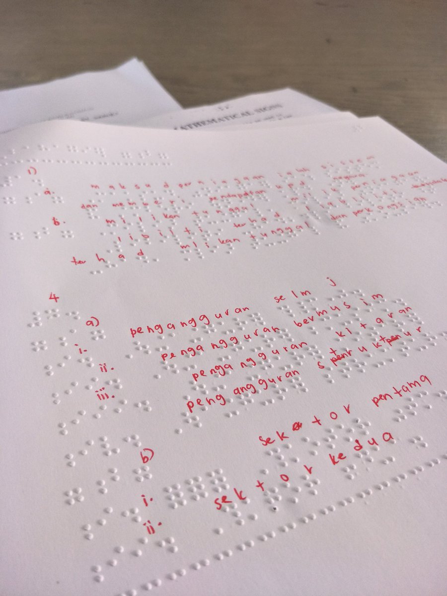 eika_sachi's tweet photo. Morning workout. Translate braille into normal alphabet. Marking exam paper in progress. 

#MATHSPM #PERNIAGAANSPM https://t.co/NoDl4Ulw7S