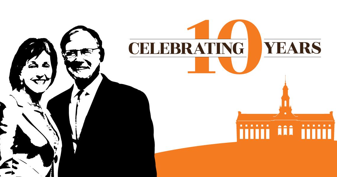 willshift's tweet image. 🎉Come celebrate 10 historic years with President @burnshargis and @OSUFirstCowgirl Ann Hargis on 3/9 @ 11:30am and enjoy free cookies &amp;amp; refreshments! #Hargis10 - sot.ag/7prxW