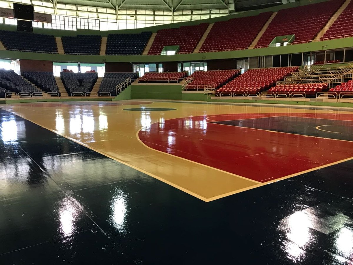 tbsdistrito's tweet photo. Así se veía HOY el tabloncillo del Palacio de los Deportes Virgilio Travieso Soto, hogar de la versión 42 del Torneo de Baloncesto Superior del DN. ¡Casi se prenden las luces de la Casa del Basket Dominicano! #OrgulloDeBarrio #ConquistaElDistrito #TBS2018 https://t.co/186xMnrLYL