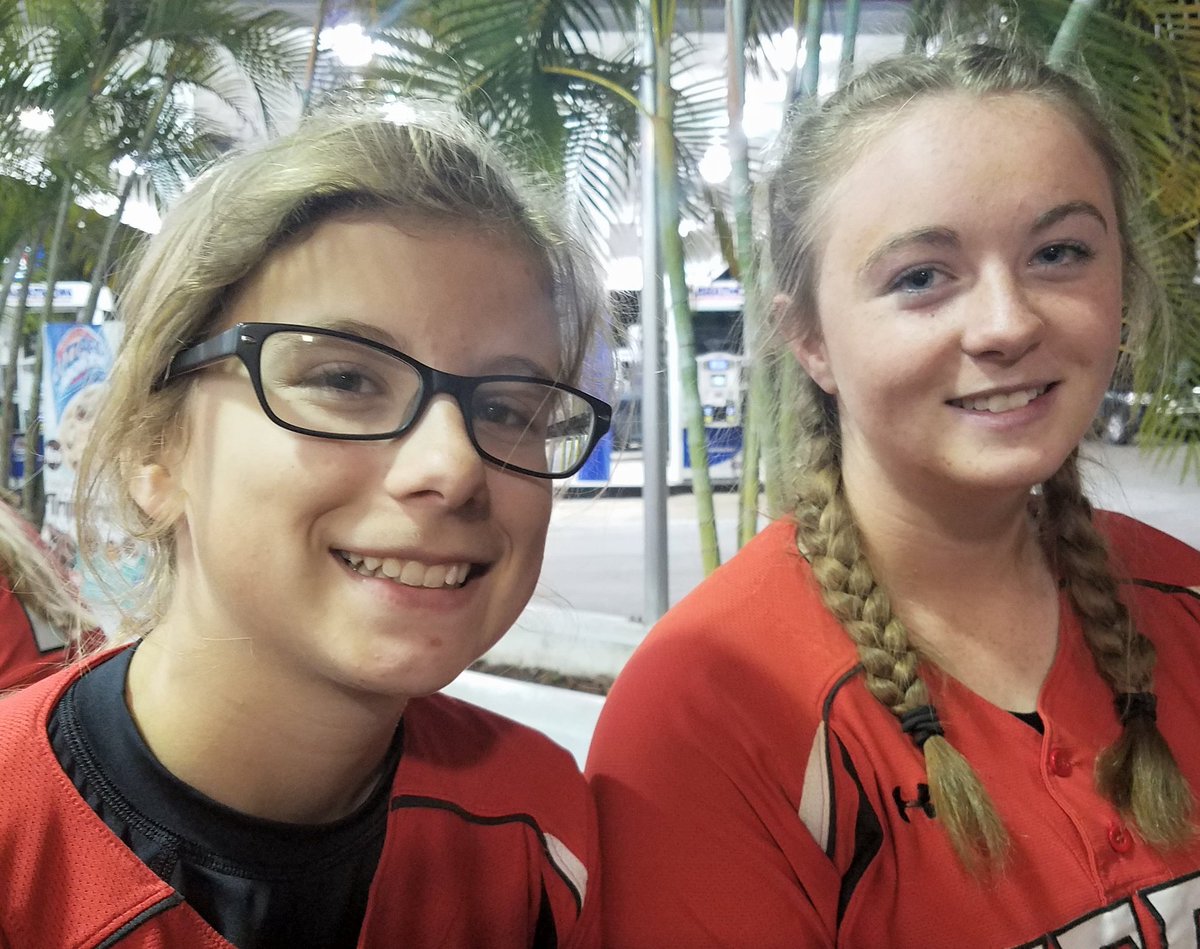 VBHS_Softball's tweet image. Our pitcher catcher combo...@MackenzieTessi5 @sarrrahgrace #VBHSSOFTBALL #VBHSNATION