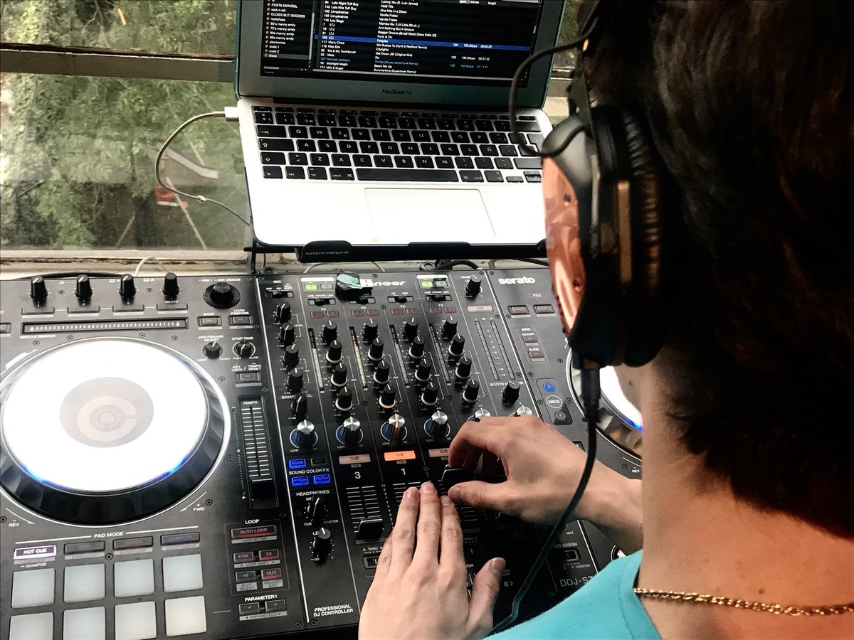 DJCentralCDMX's tweet photo. cursos de #DJ y prod en #abletonlive #coloniadelvalle #djcentralcdmx @En_laDelValle @En_Narvarte https://t.co/ACxpdraQcP