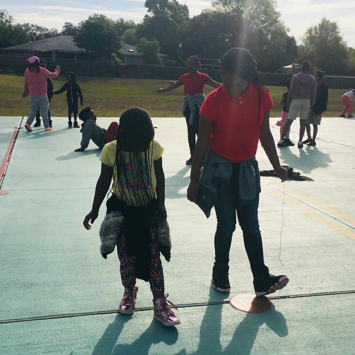 RoblesEagles's tweet photo. 3rd graders working with 1st graders in learning dances from different cultures. #FutureLeaders #WeAreRobles 🦅 https://t.co/817imp4ksP