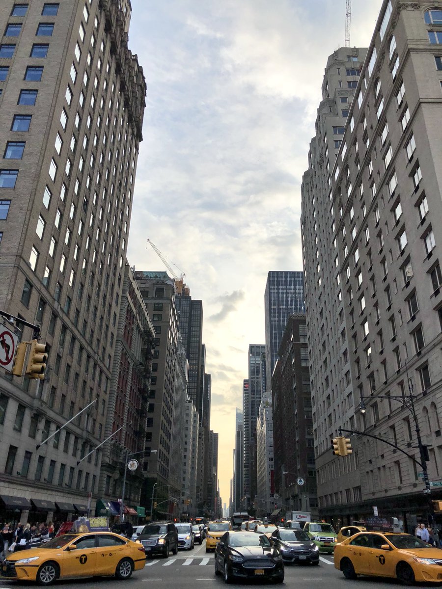 rhkrtjdud's tweet photo. 🚕🚦🏬🌳🍂☁️ https://t.co/qLDkf7NXog