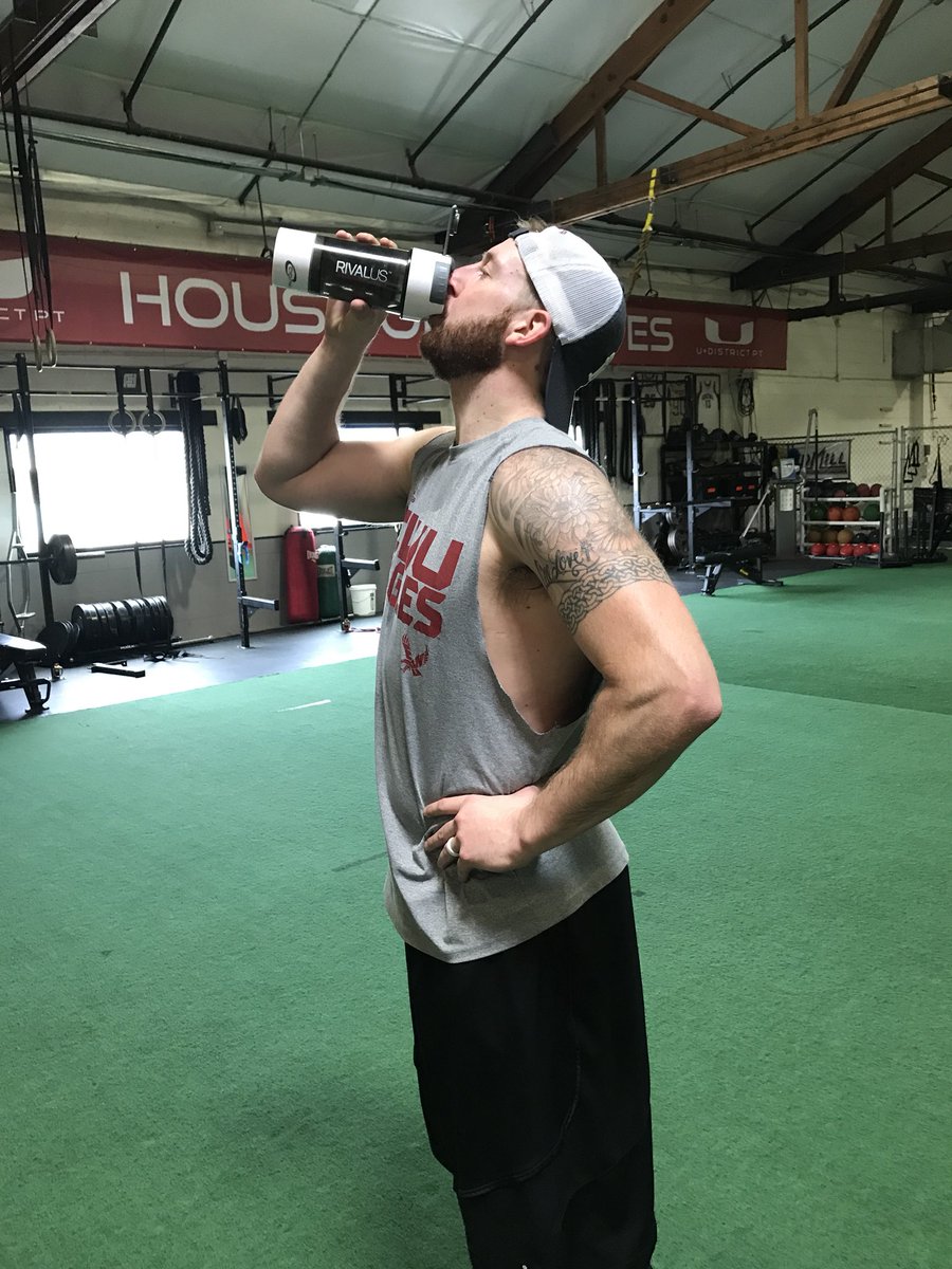 MattNichols16's tweet photo. Proud to be a Rivalus Athlete. Let me know if youβve tried it and what products you use. @RIVALUS @UDistrictPT #SteamBCAA #Complx5 #Promasil #TrustedByPros https://t.co/4FXLXFsiO5