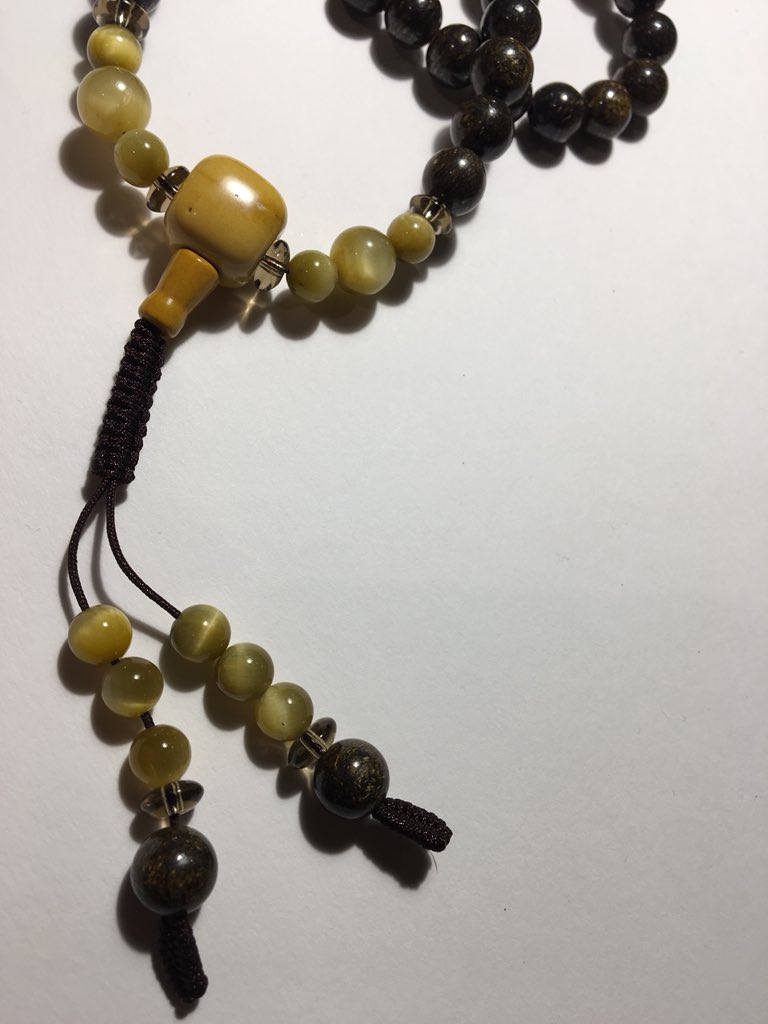 _Chi_Me_'s tweet photo. Warrior #Mala-Bronzite, yellow Tiger Eye, Smokey Quartz spacers and Mookite guru. Inject your spirit with confidence, strength and focus to follow through on actions-directing you to follow the right path. #meditation #mindfulness #handmadejewelry #intention #crystalhealing https://t.co/enIBYADpPI