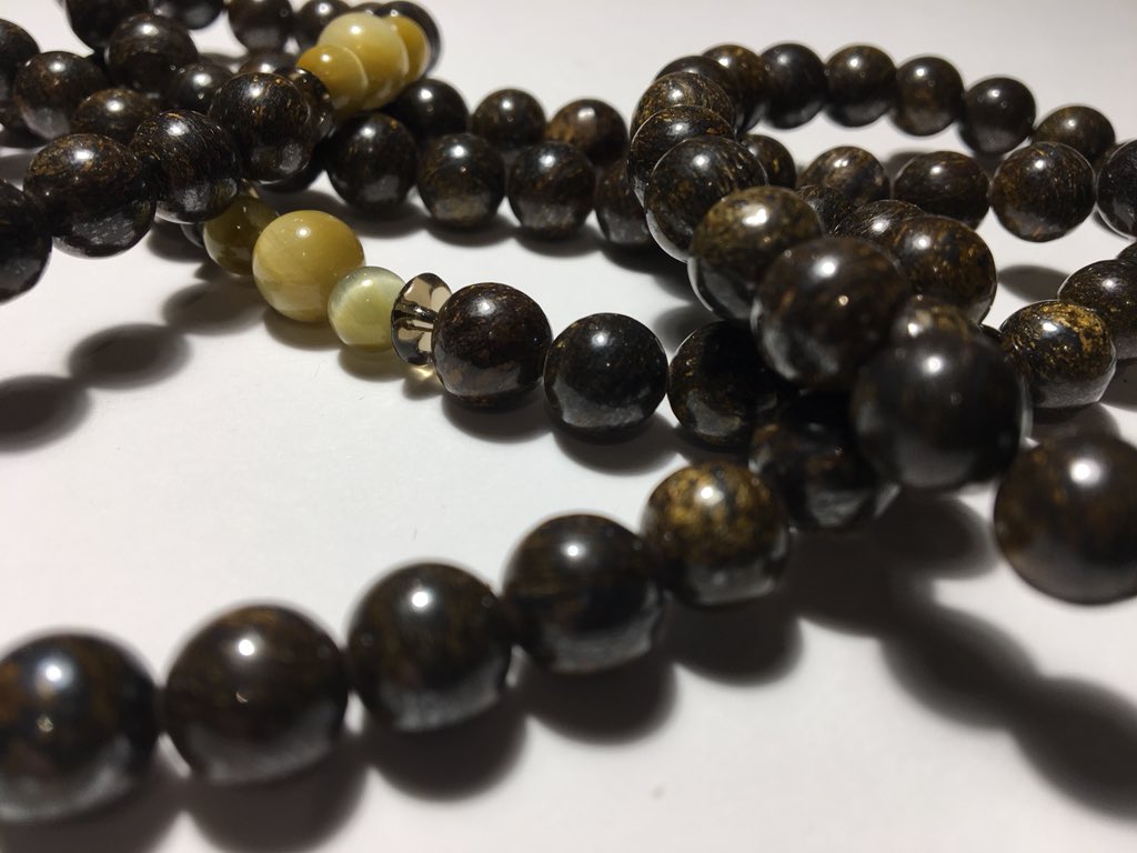 _Chi_Me_'s tweet photo. Warrior #Mala-Bronzite, yellow Tiger Eye, Smokey Quartz spacers and Mookite guru. Inject your spirit with confidence, strength and focus to follow through on actions-directing you to follow the right path. #meditation #mindfulness #handmadejewelry #intention #crystalhealing https://t.co/enIBYADpPI