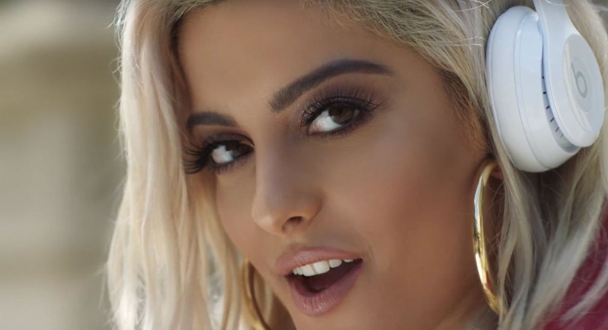 Nameokian's tweet photo. Hi! @AlissaReitmeier  I'mBack2 TweetABit! HappySt.Pat'sDay(Soon)! I'veBeen Meaning2Write b/c AroundChristmas (Sorry I Missed) I SawYour New&amp;More Appropo' #Doppelganger It's @BebeRexha!! UnlessU Didn'tReally Have Ben&amp; UR Bebe!! Kidding😁CheckThesePics!! https://t.co/YZso7XDgTG